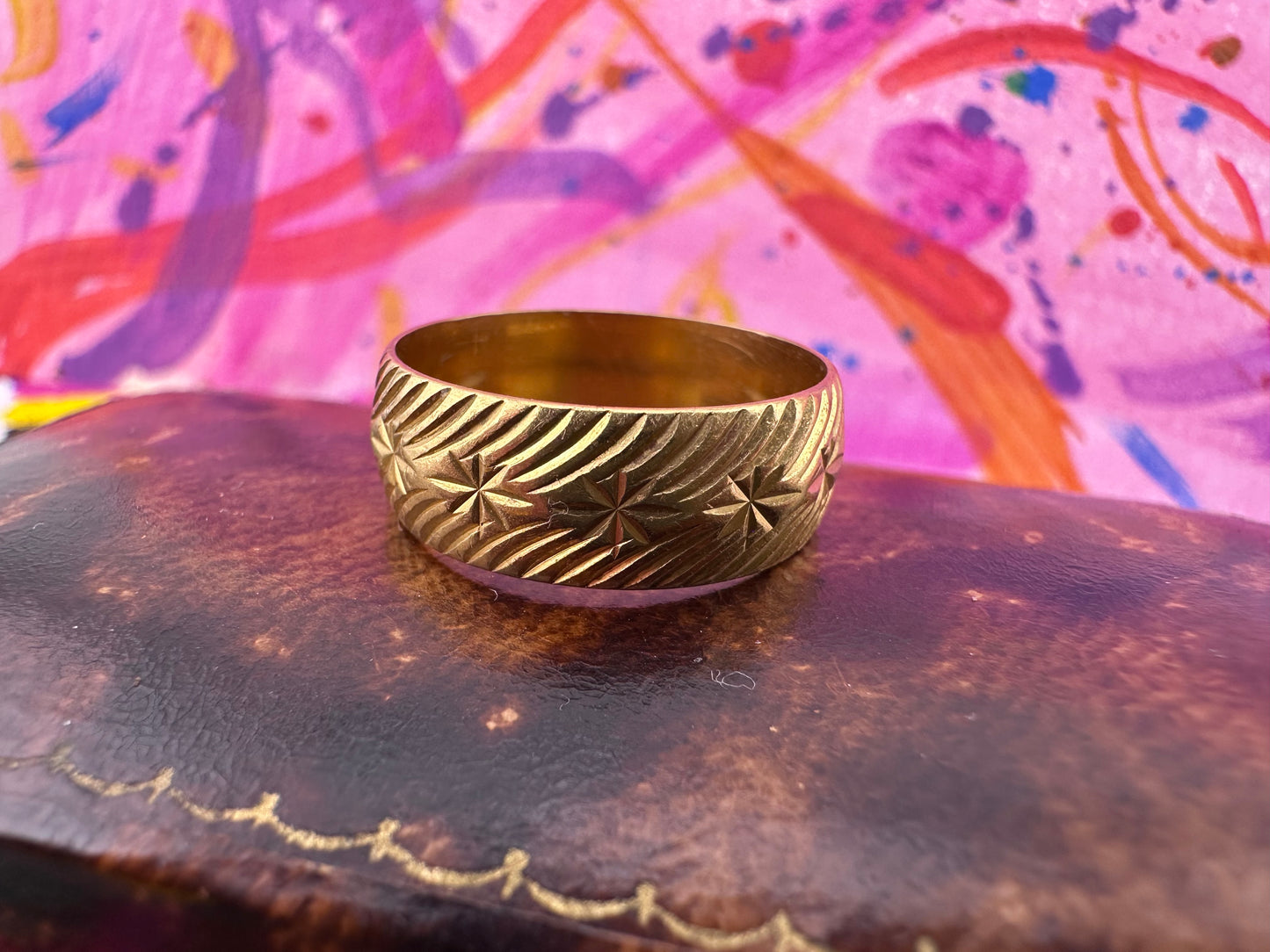 Mid century 22ct Gold Patterned band