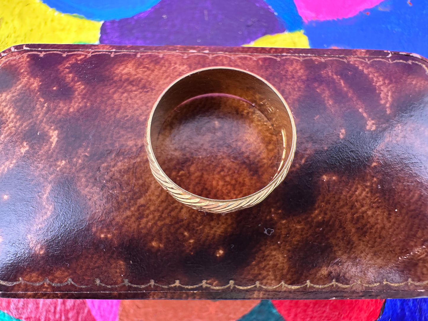 Mid century 22ct Gold Patterned band