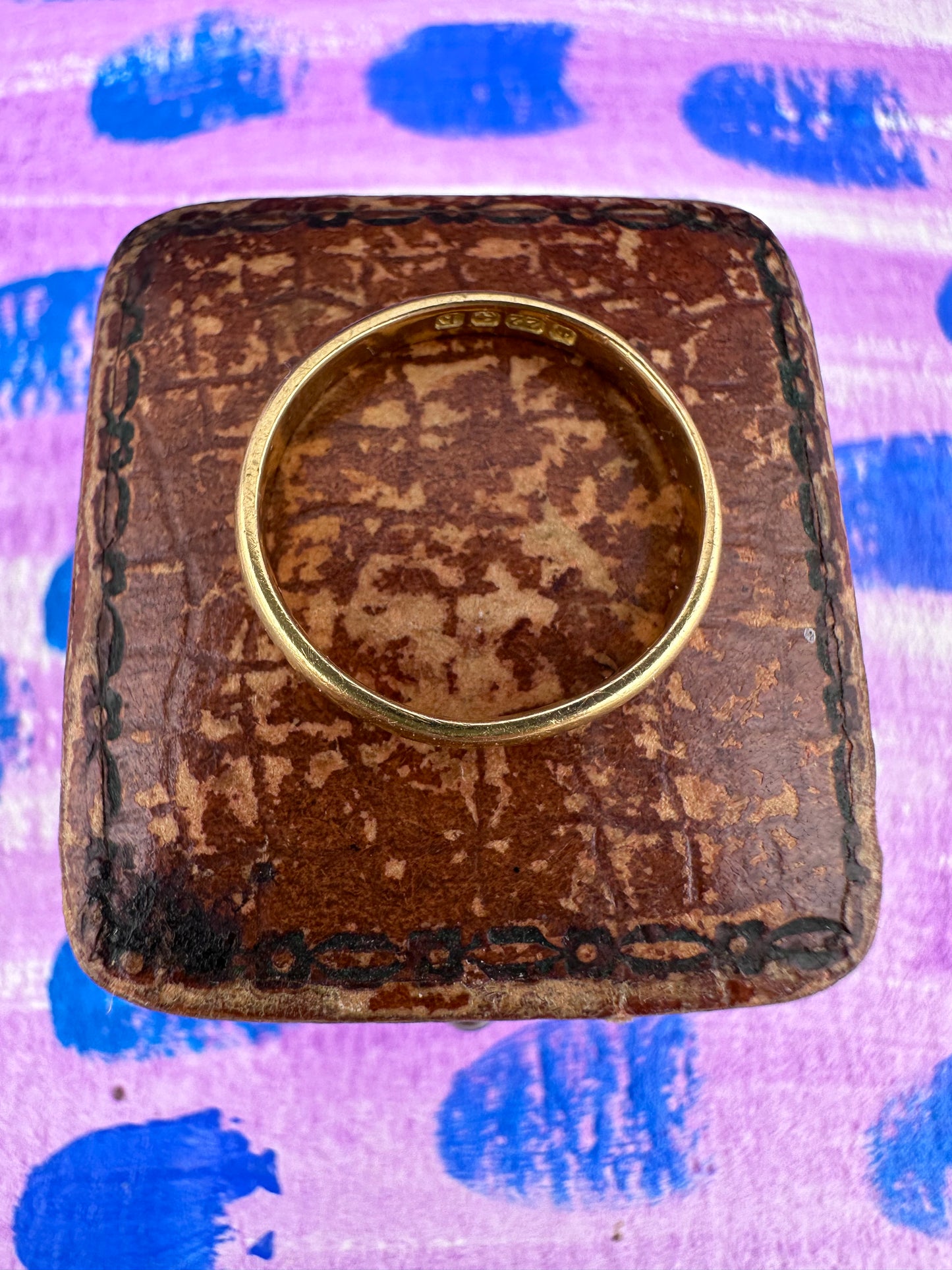 Antique 22ct Gold plain band, early Victorian