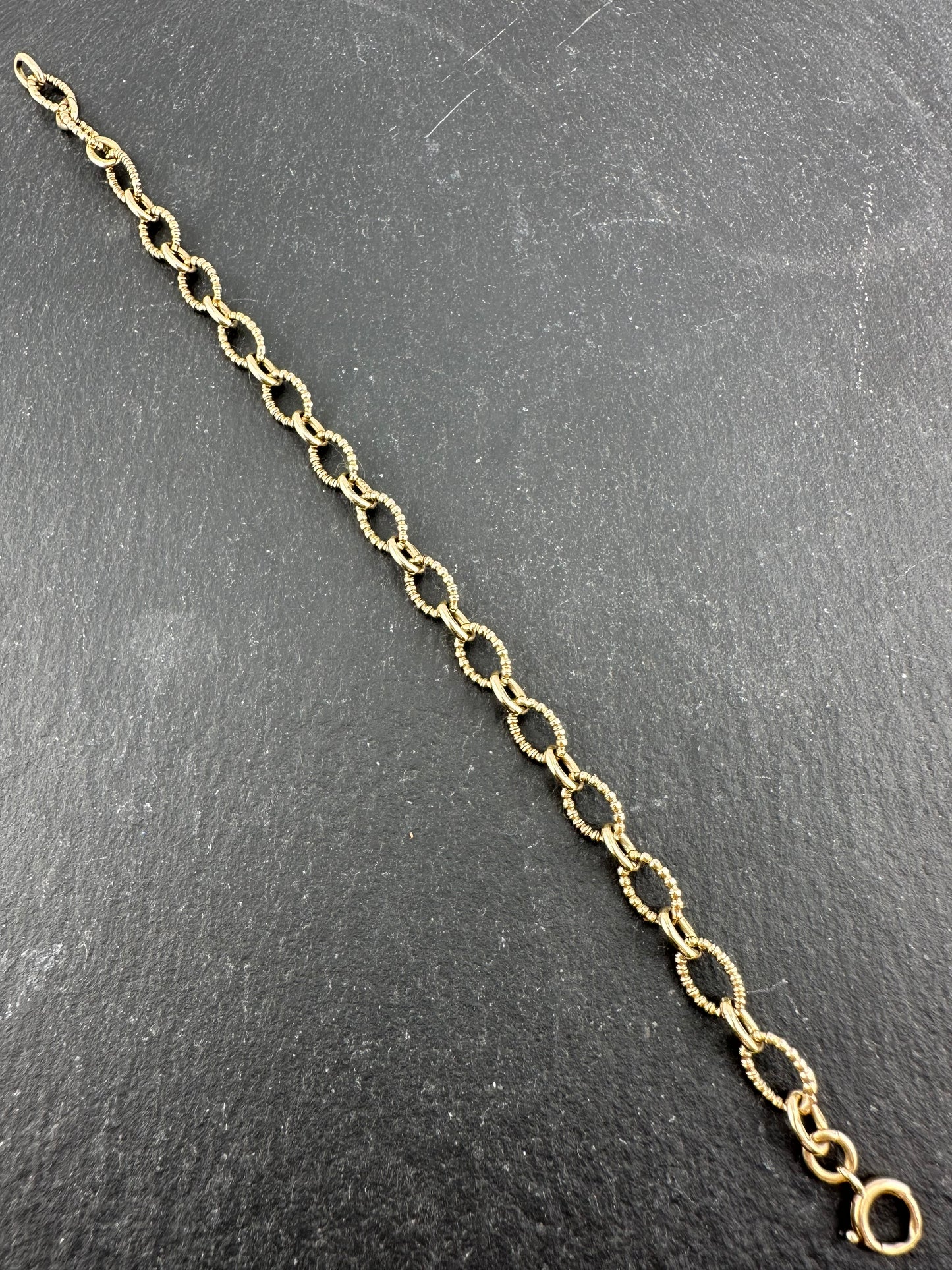 Vintage 9ct Ribbed Oval link Bracelet, with bolt clasp