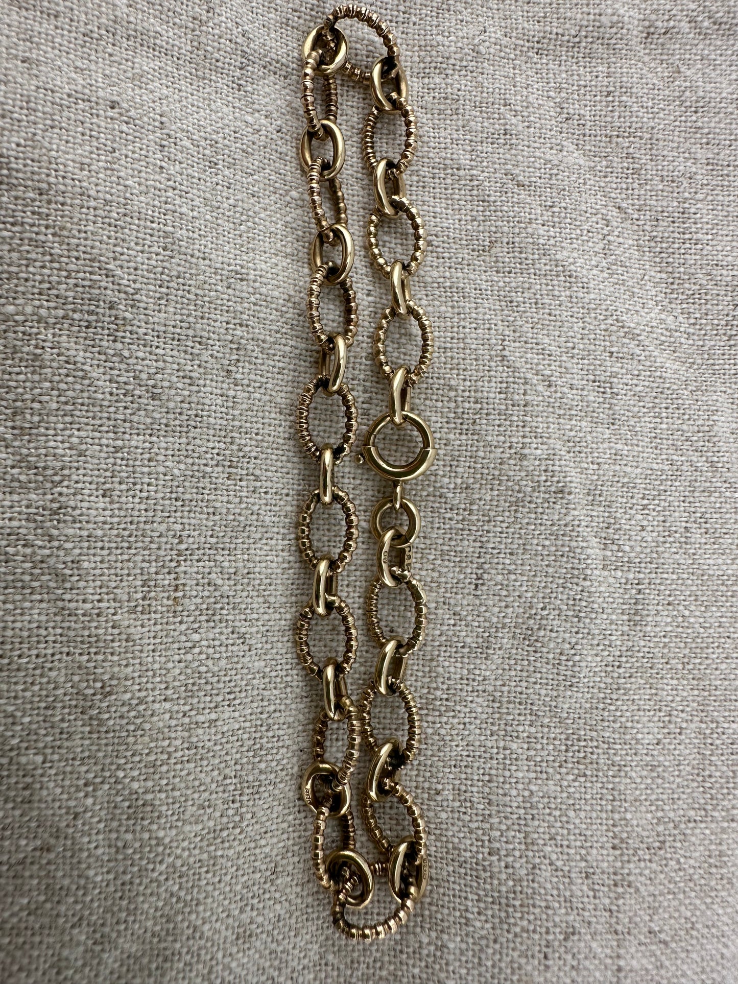 Vintage 9ct Ribbed Oval link Bracelet, with bolt clasp