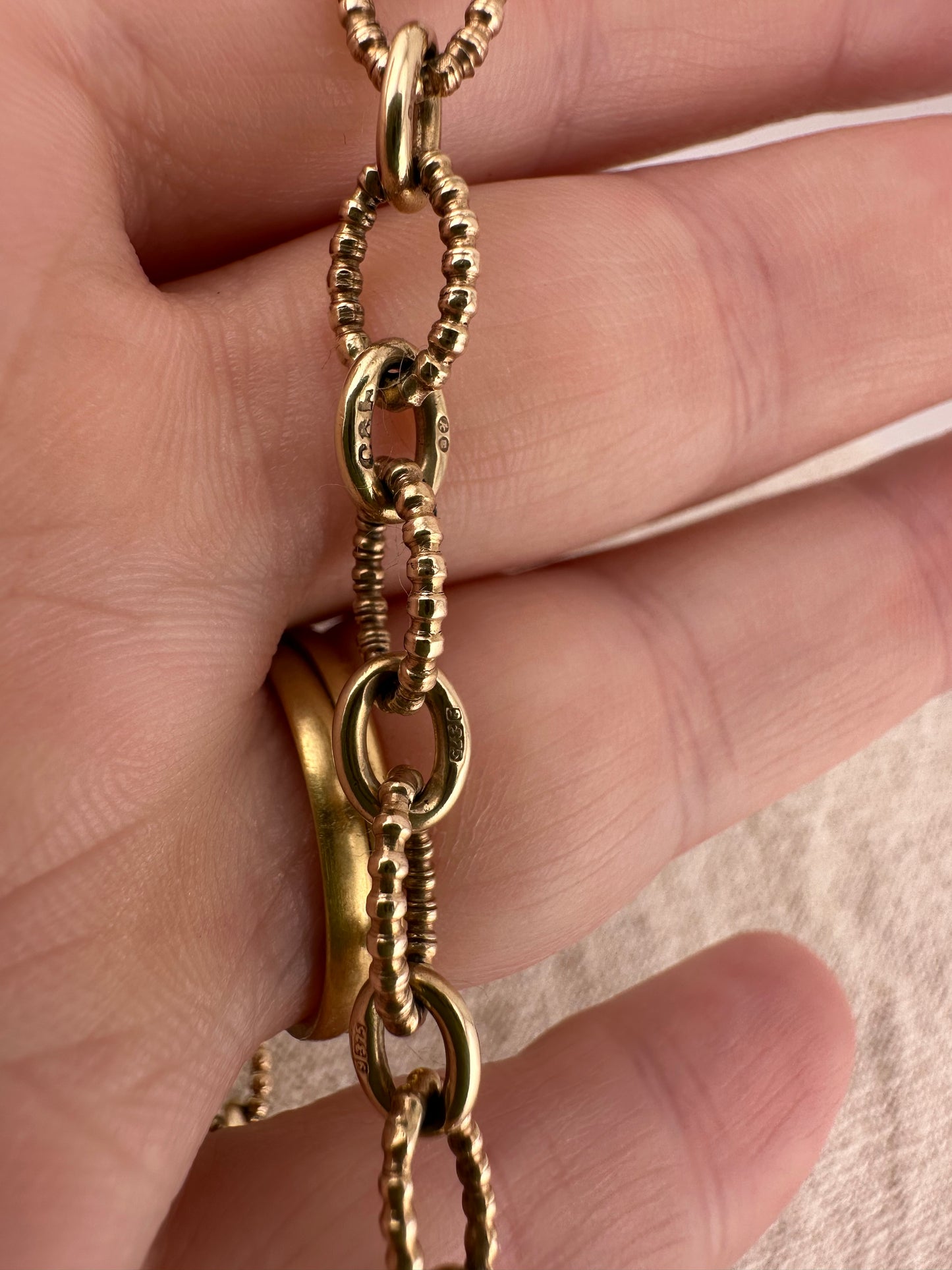 Vintage 9ct Ribbed Oval link Bracelet, with bolt clasp