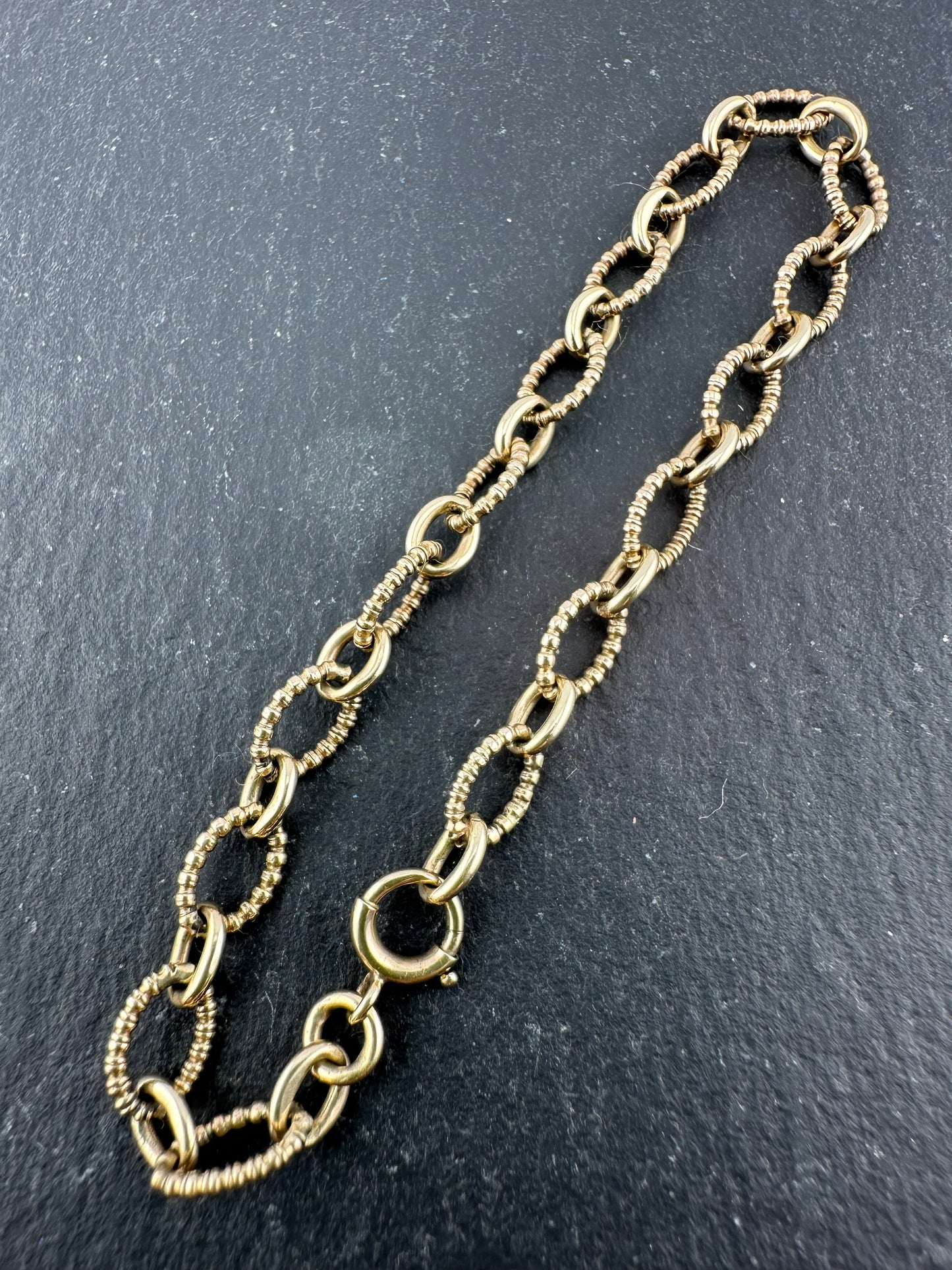 Vintage 9ct Ribbed Oval link Bracelet, with bolt clasp