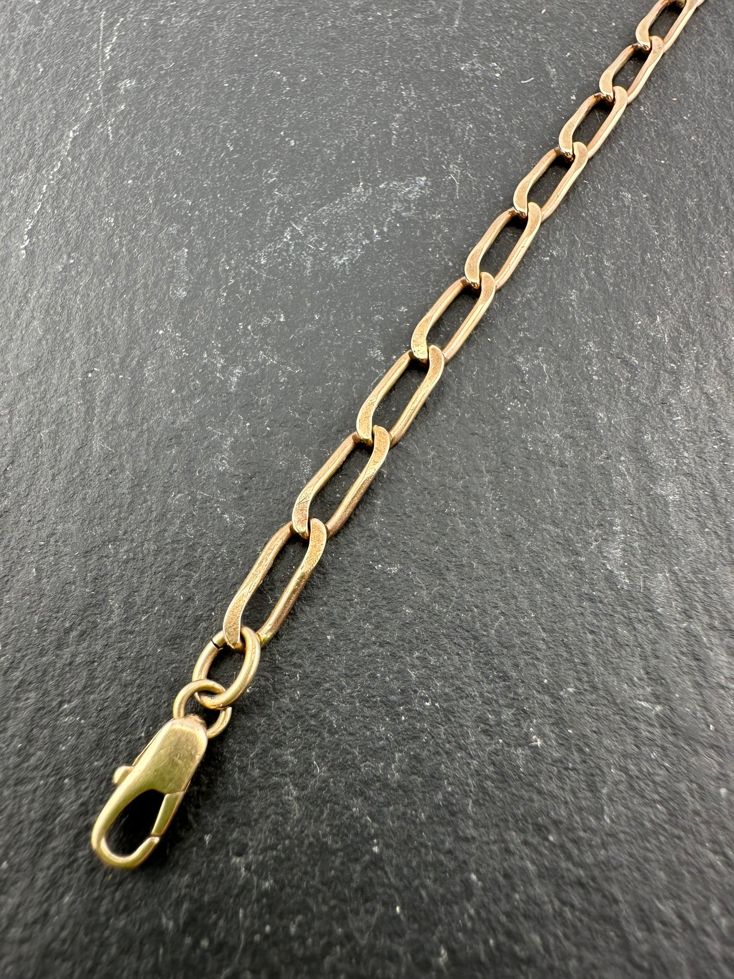 9ct Elongated curb/paperclip bracelet