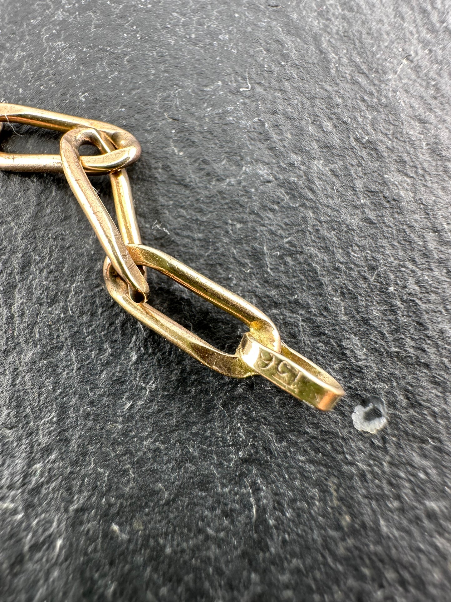 9ct Elongated curb/paperclip bracelet