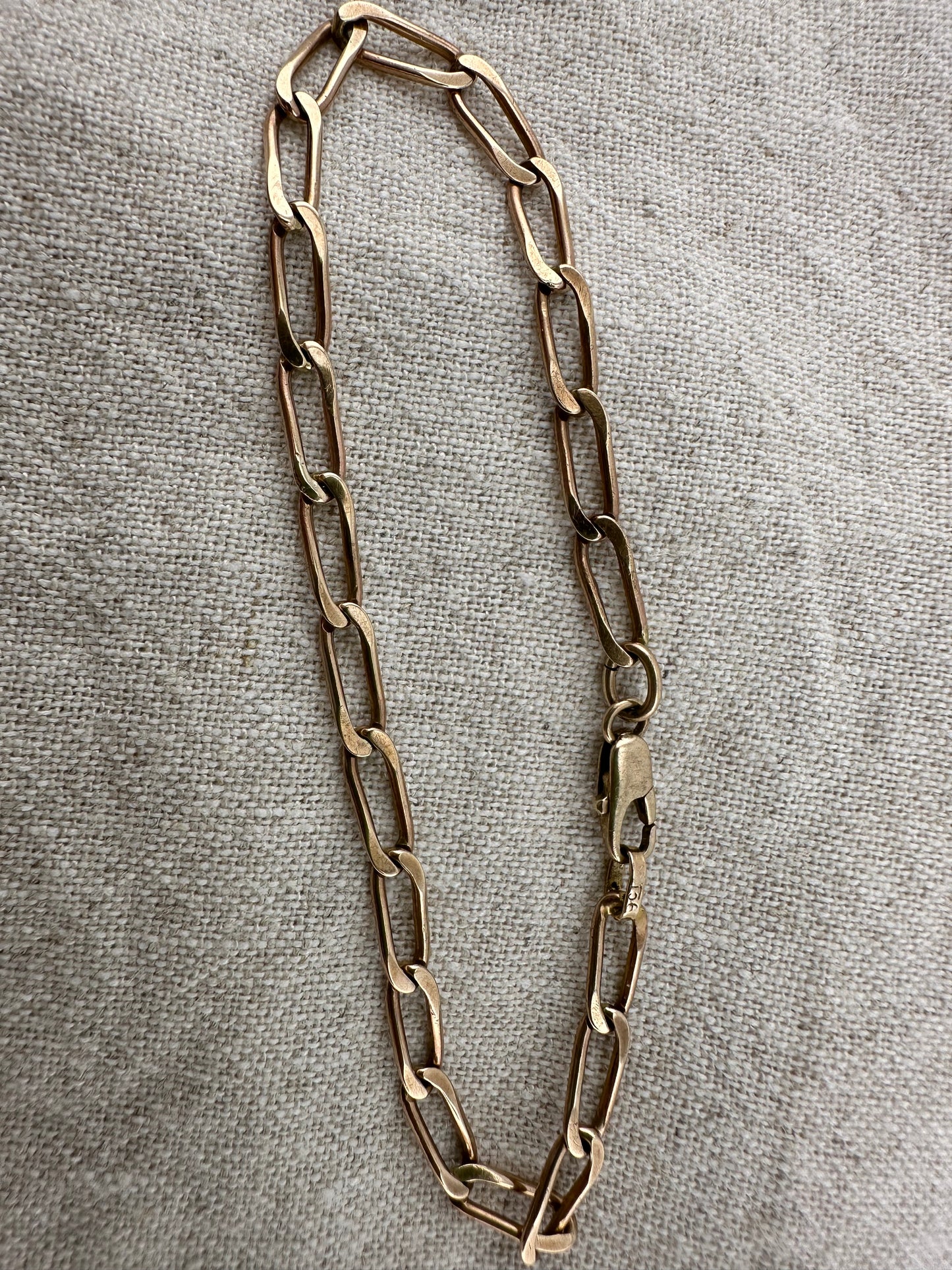 9ct Elongated curb/paperclip bracelet