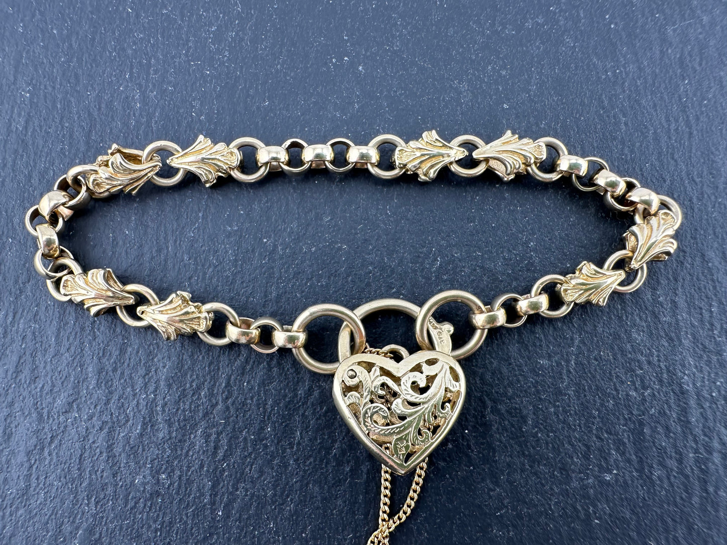 9ct Yellow Gold Rolo & Leaf link bracelet with heart padlock