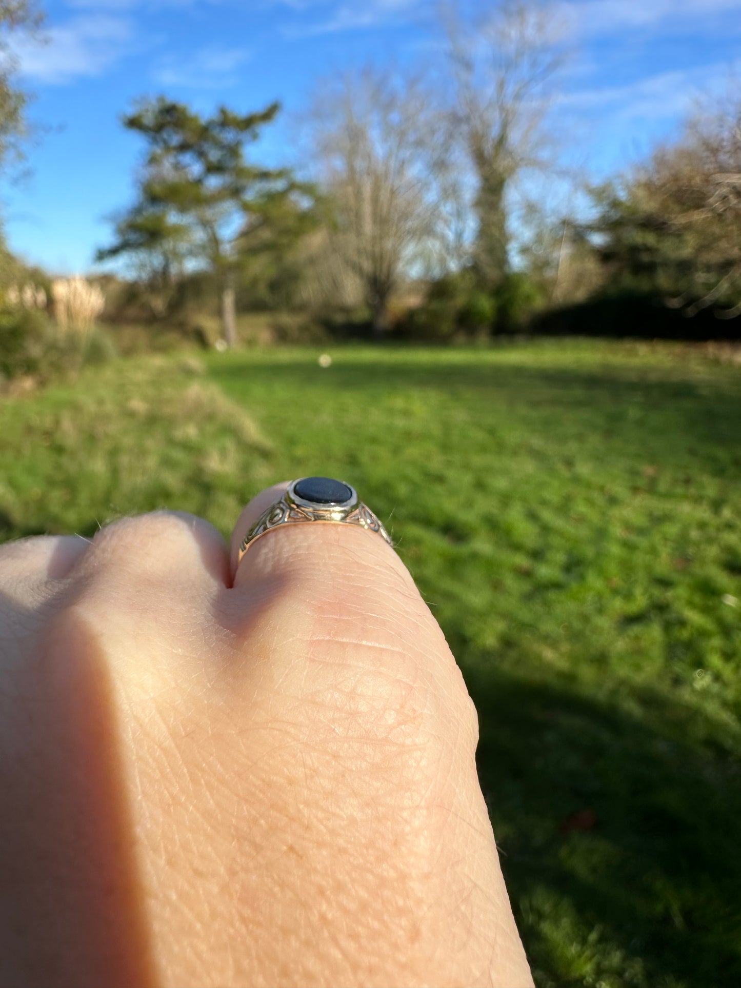 Vintage 9ct Onyx Signet Pinky Ring with engraved shoulders