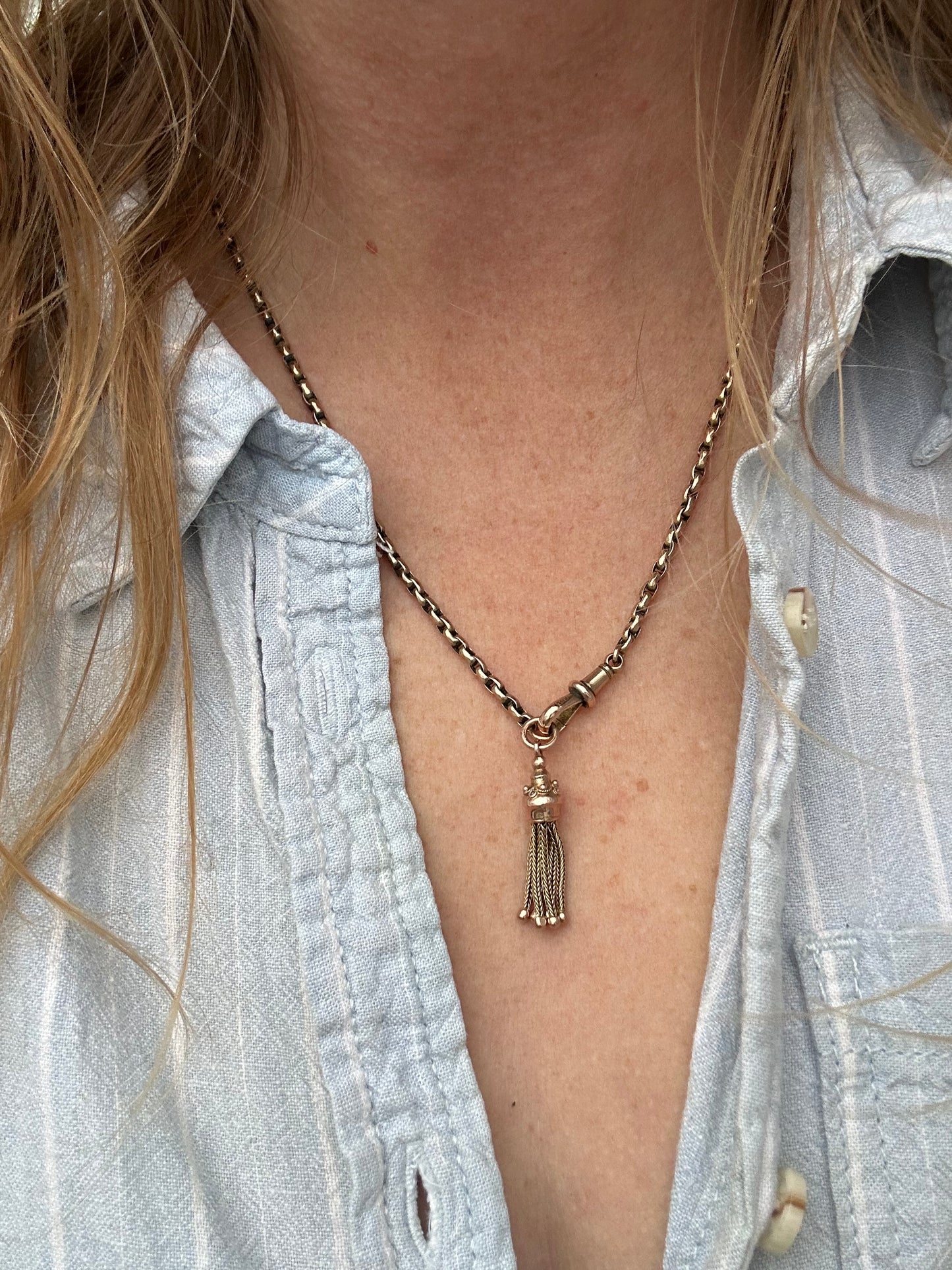 9ct Gold Victorian Etruscan Tassel charm