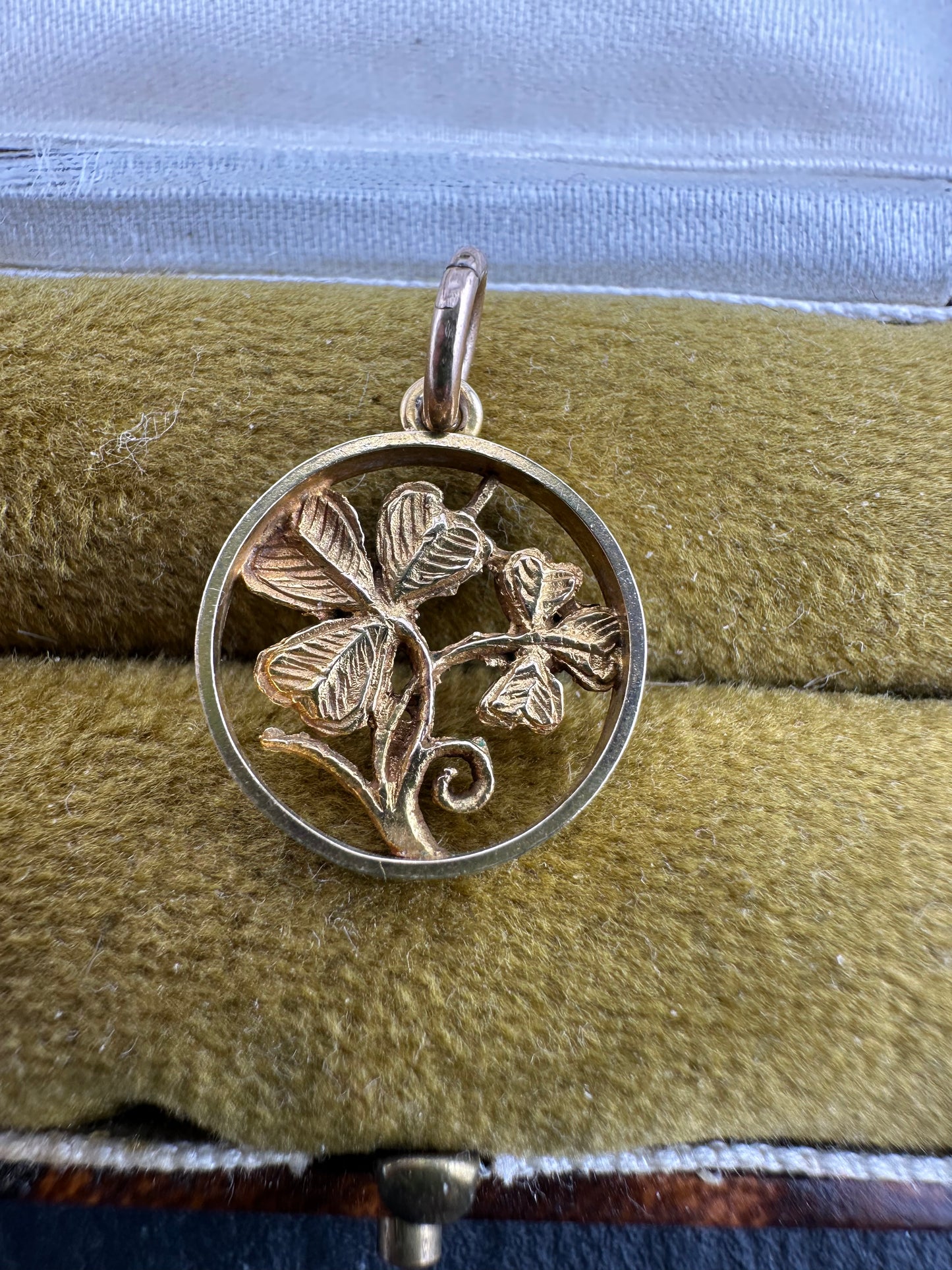 Vintage 9ct gold Clover charm