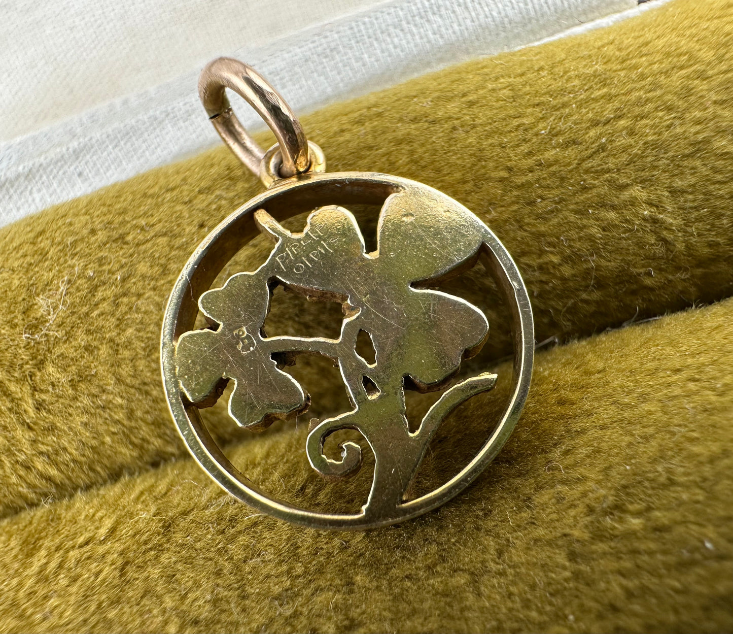 Vintage 9ct gold Clover charm