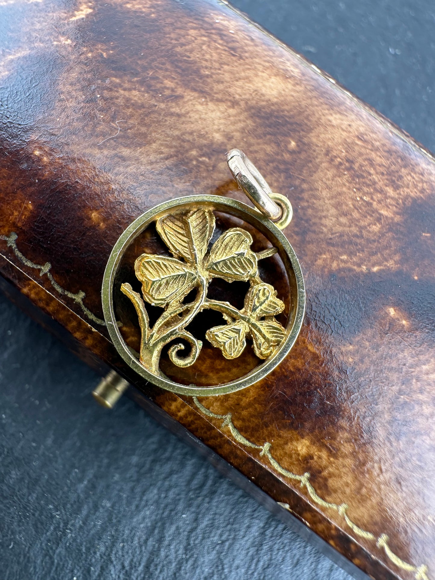 Vintage 9ct gold Clover charm