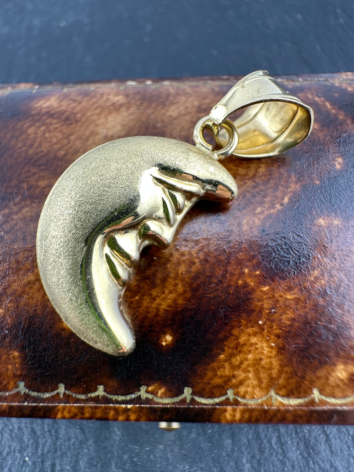 18ct Man on the Moon Charm