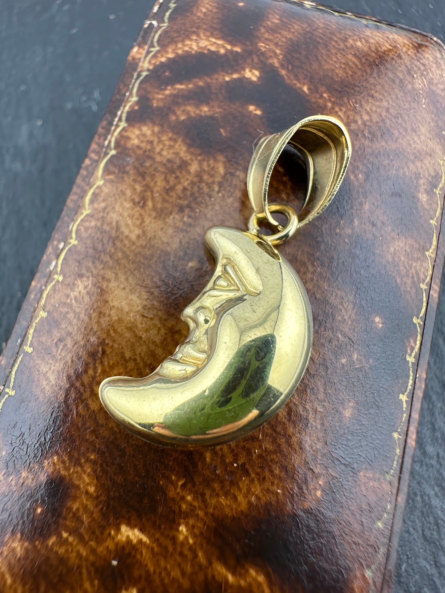 18ct Man on the Moon Charm