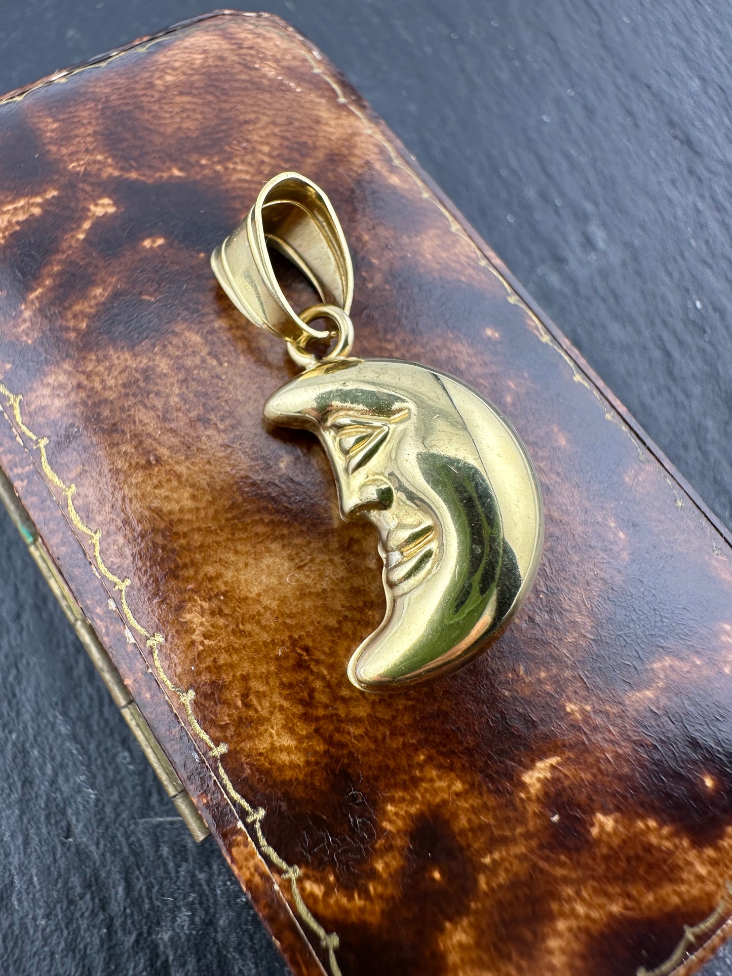 18ct Man on the Moon Charm