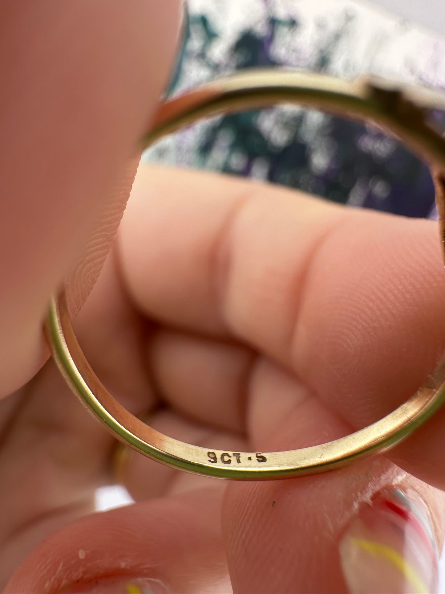 9ct Yellow Gold & Onyx L ring