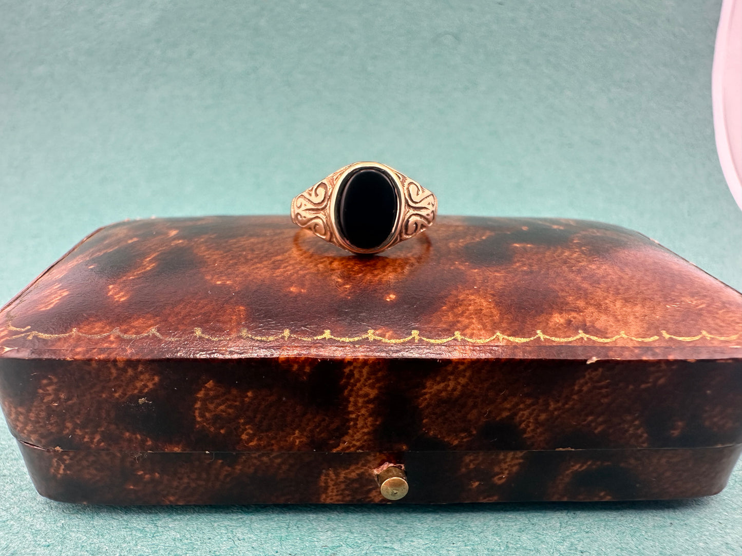 Vintage 9ct Onyx Signet Pinky Ring with engraved shoulders