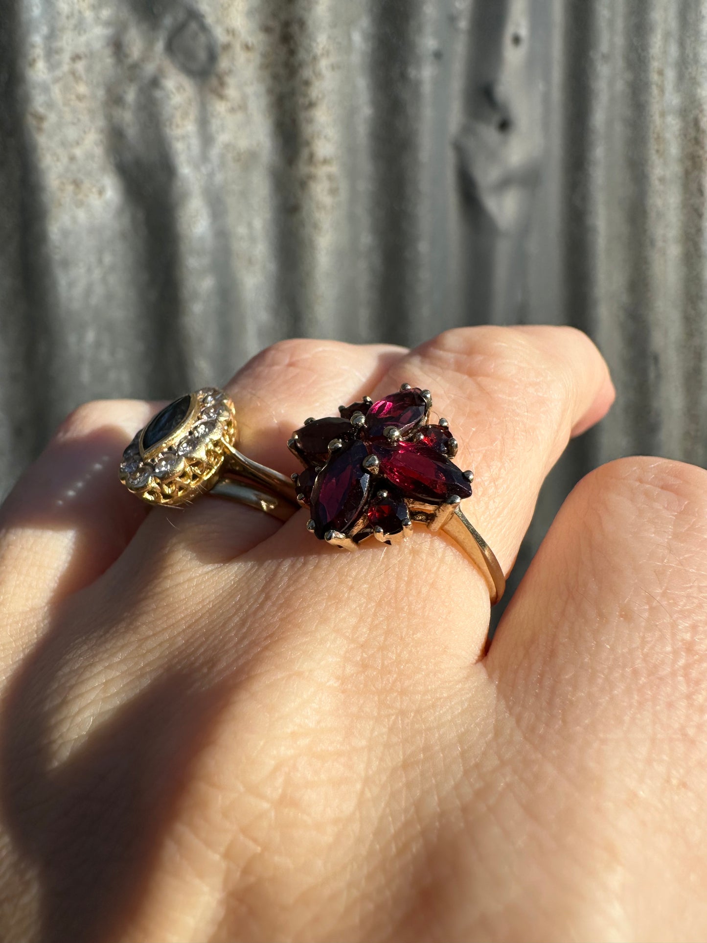 Vintage 9ct Gold Garnet cluster ring