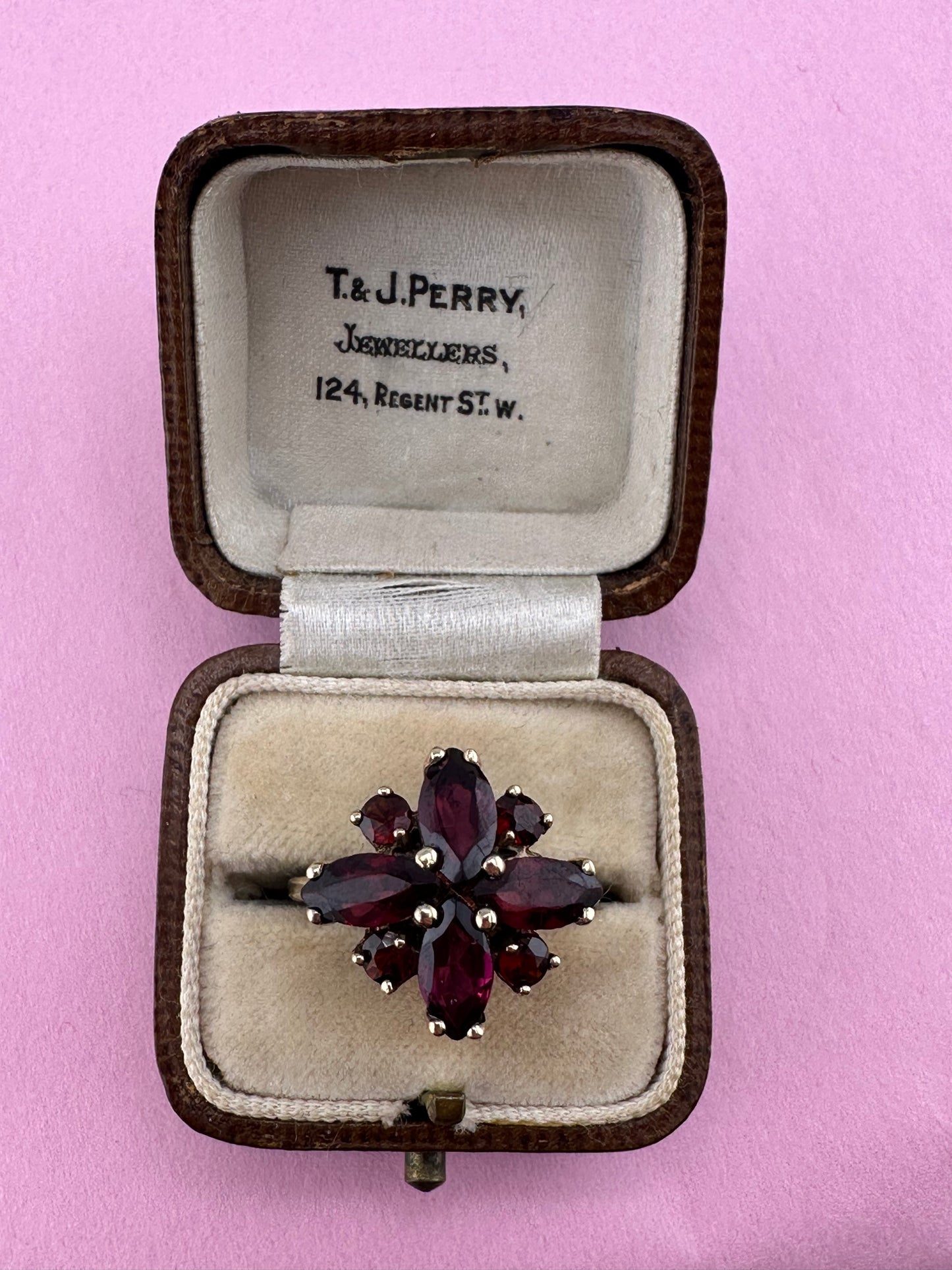 Vintage 9ct Gold Garnet cluster ring