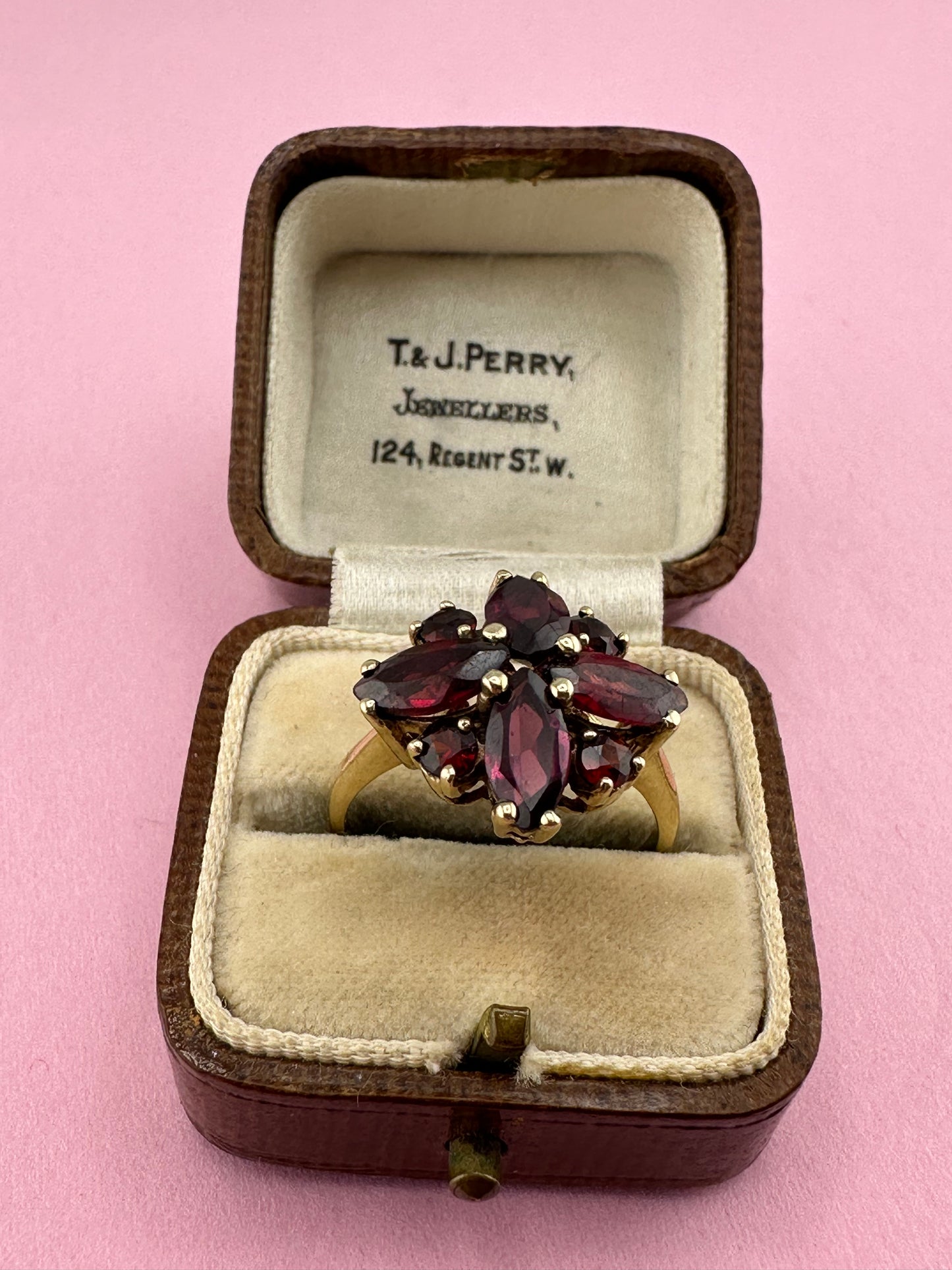 Vintage 9ct Gold Garnet cluster ring