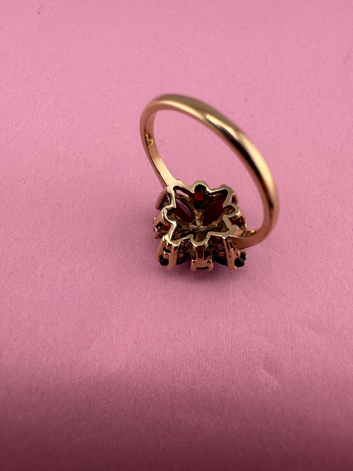 Vintage 9ct Gold Garnet cluster ring
