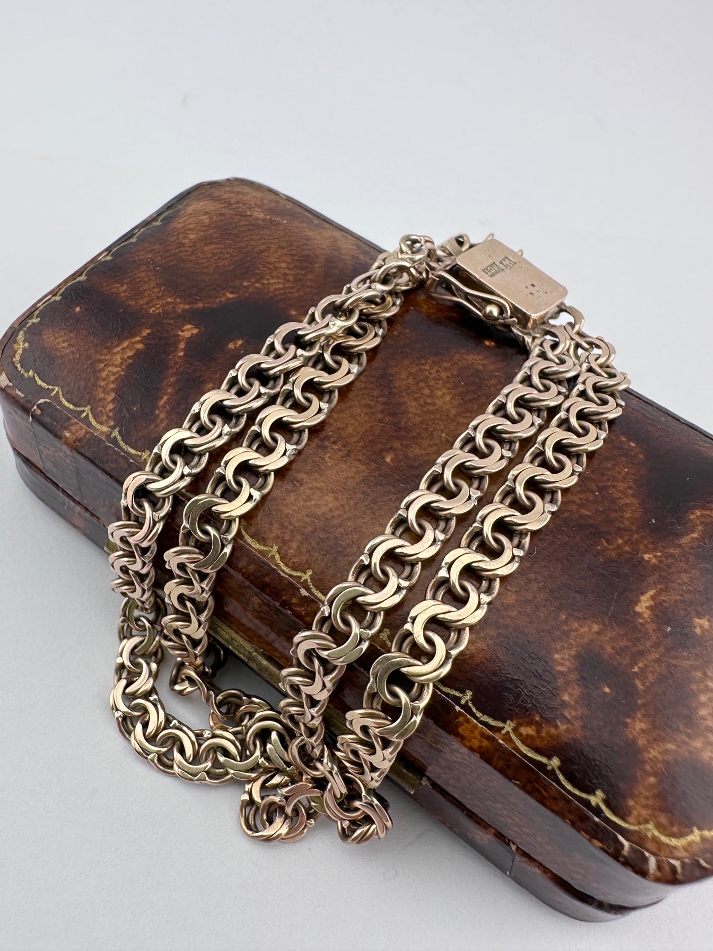 Antique 9ct Gold Double strand Figure of 8 Link Bracelet