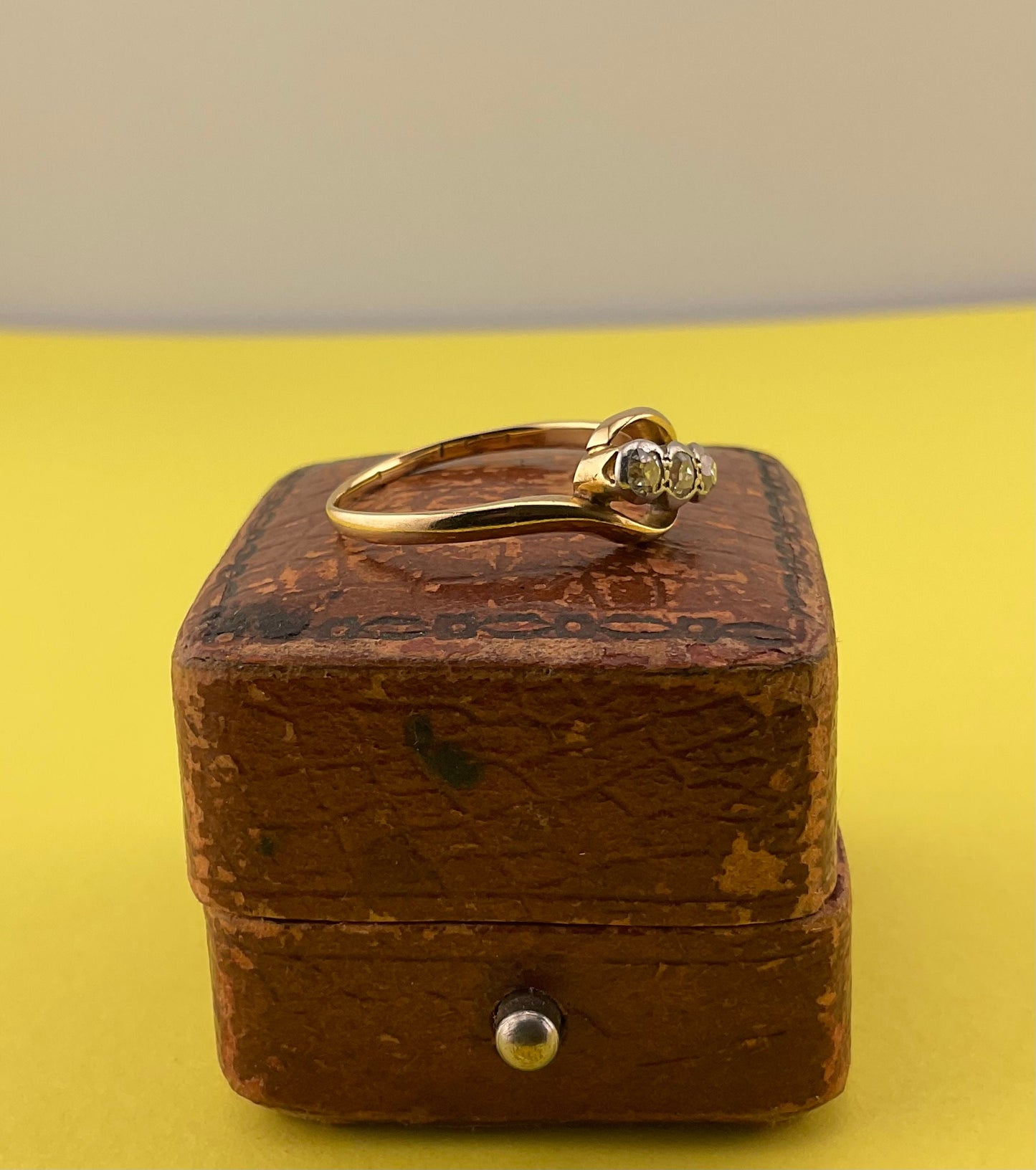 Vintage 18ct Gold Old Cut Diamond Trilogy ring