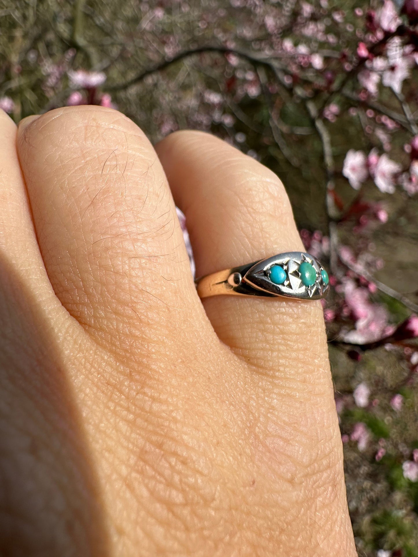 Georgian 18ct Gold Turquoise Boat shaped Gypsy ring, 1806