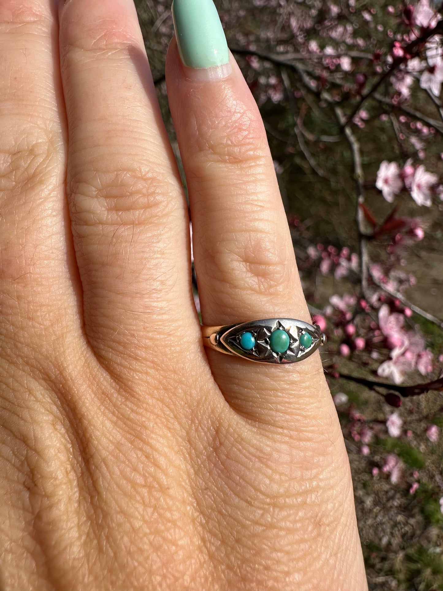 Georgian 18ct Gold Turquoise Boat shaped Gypsy ring, 1806