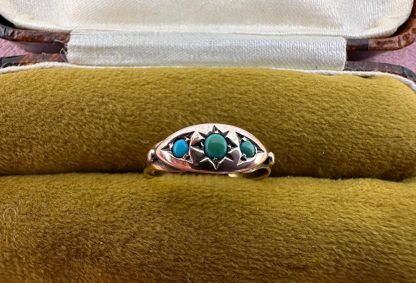 Georgian 18ct Gold Turquoise Boat shaped Gypsy ring, 1806