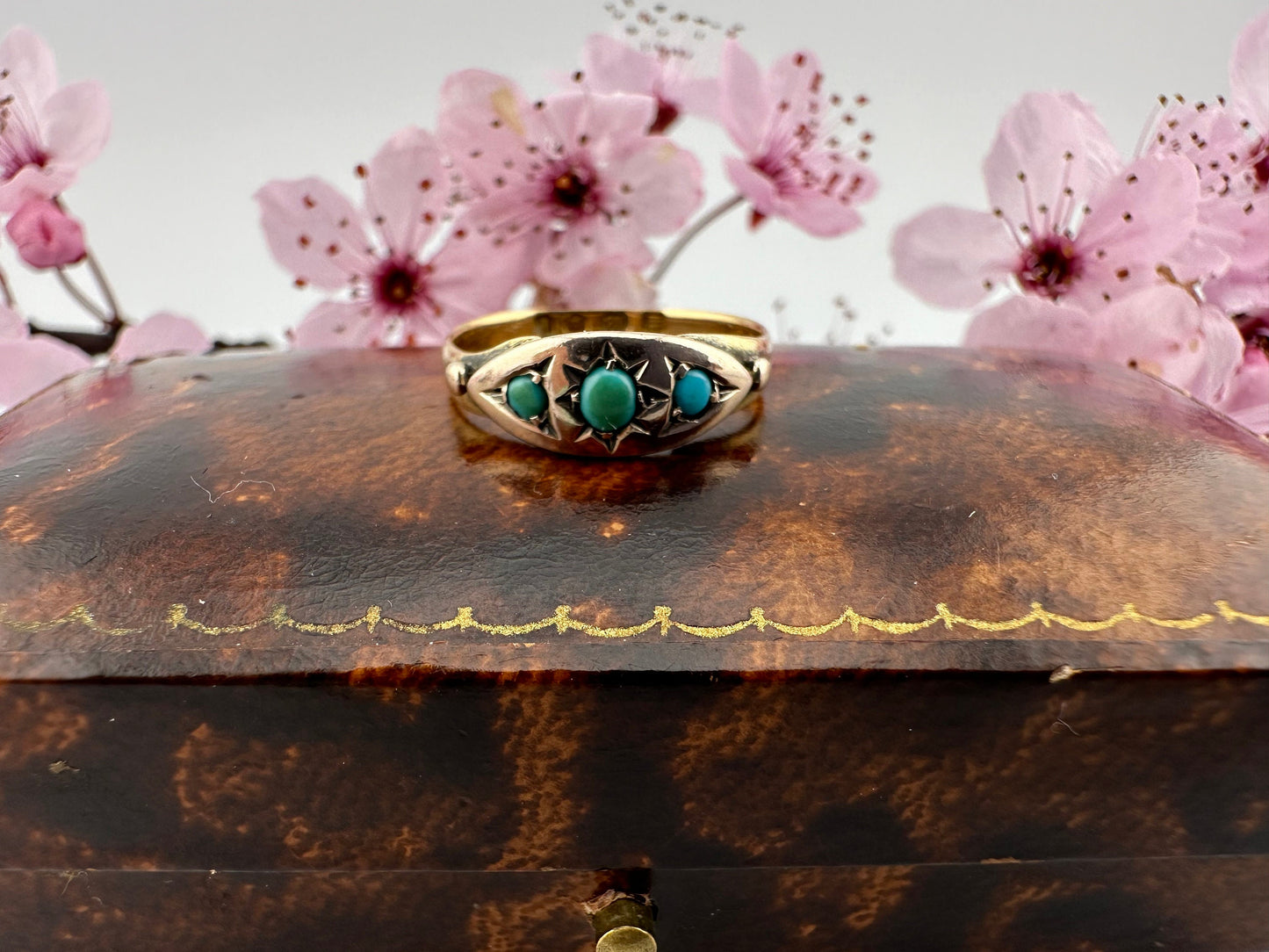 Georgian 18ct Gold Turquoise Boat shaped Gypsy ring, 1806