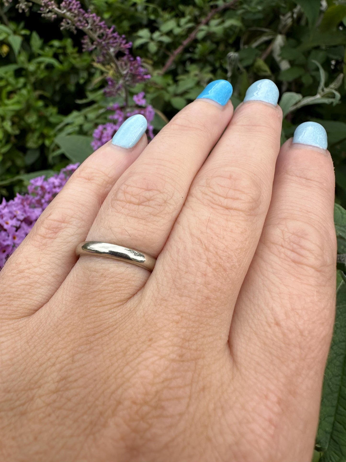 18ct white gold band, 3mm wide