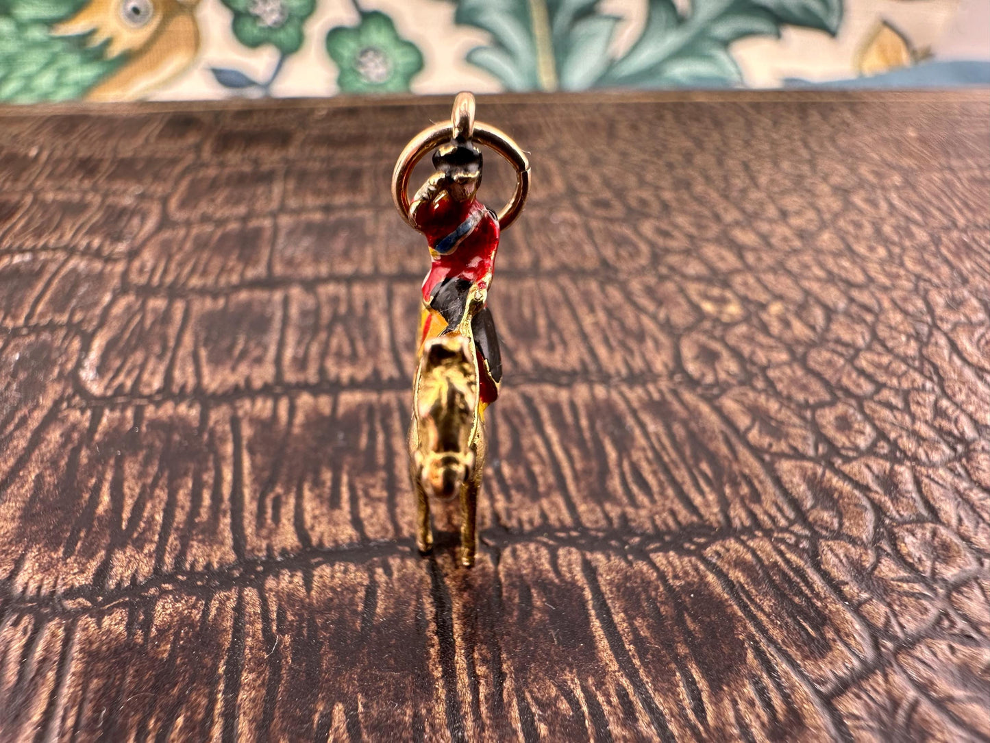 9ct gold & enamelled Royal Guard on a Horse Charm, solid, 3.11g