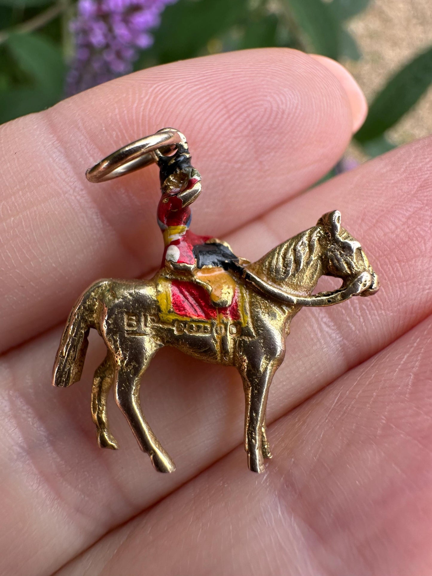 9ct gold & enamelled Royal Guard on a Horse Charm, solid, 3.11g