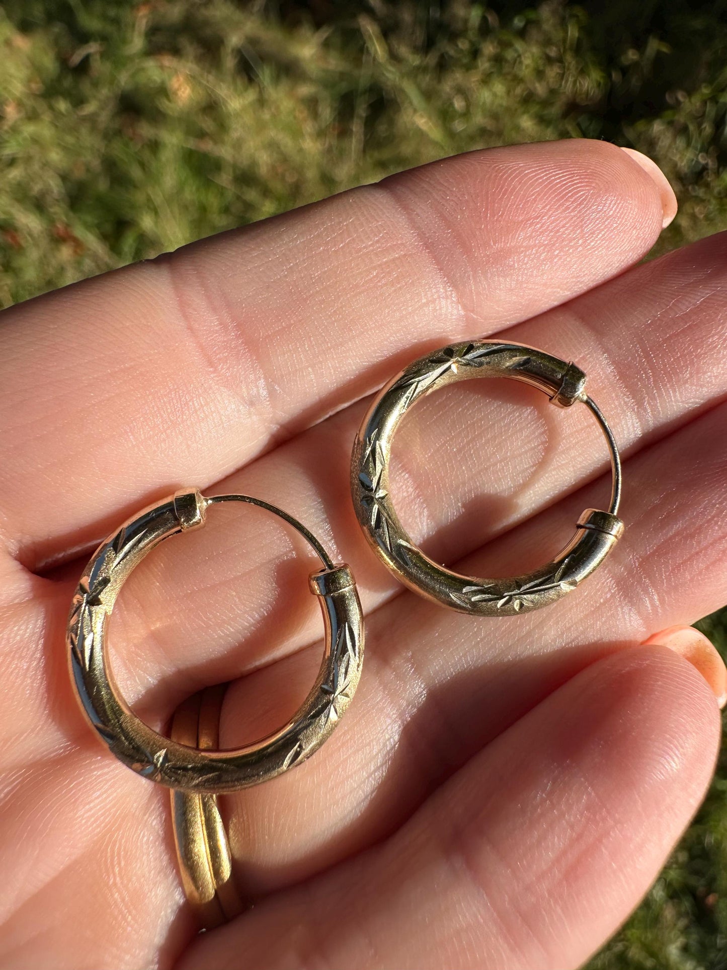 9ct Gold Round Patterned hoops, 2cm diameter