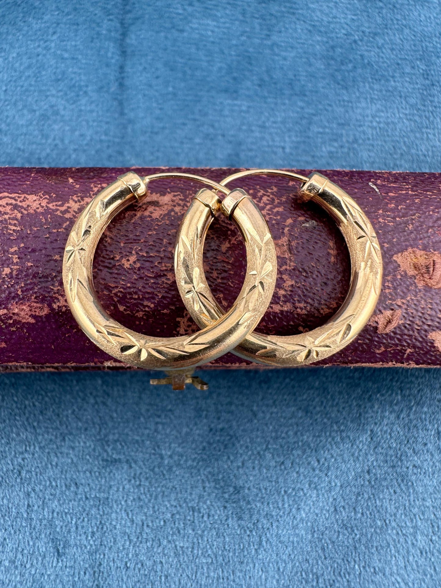 9ct Gold Round Patterned hoops, 2cm diameter