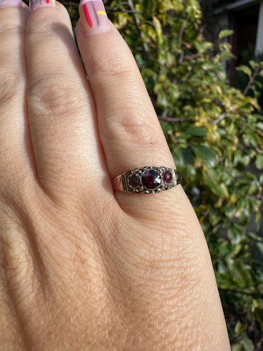 Antique 18ct Gold Garnet Ring