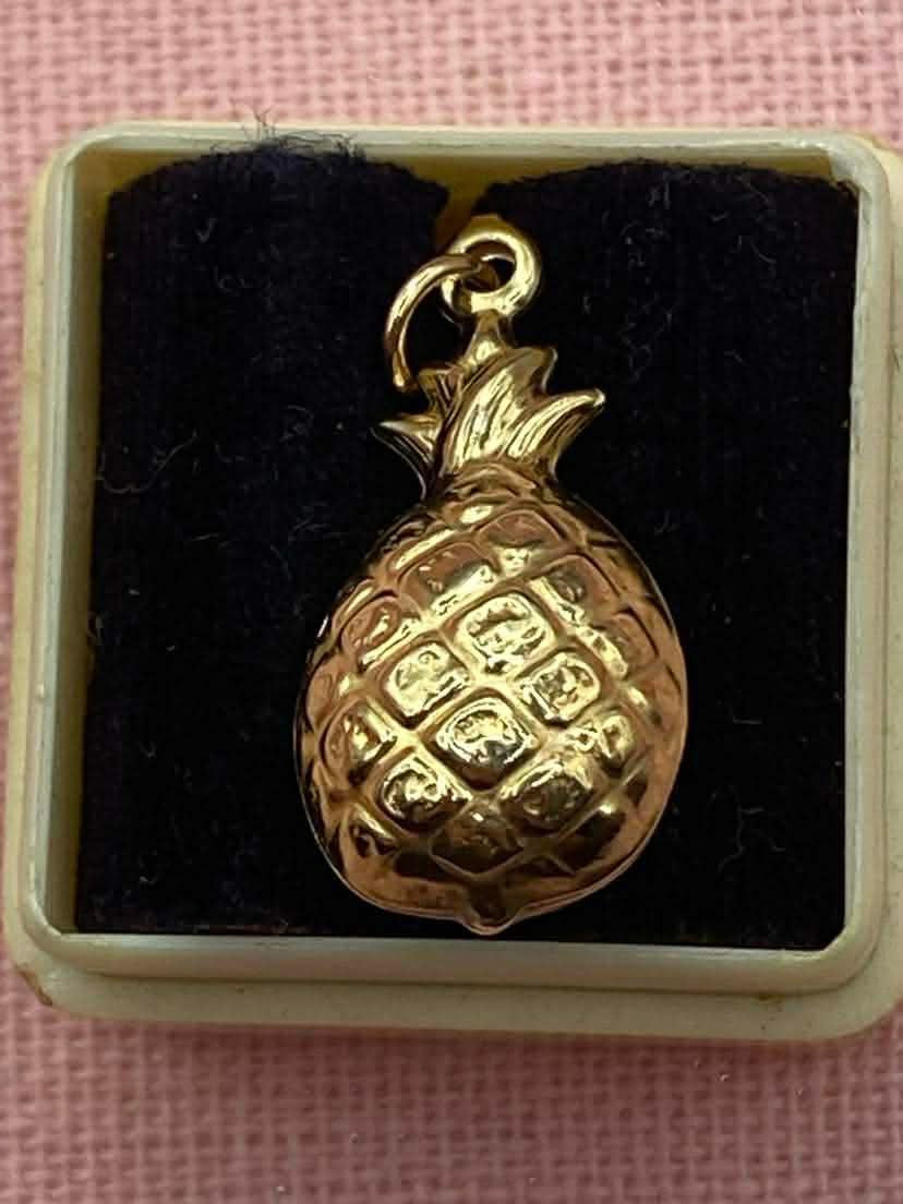 9ct gold Pineapple charm