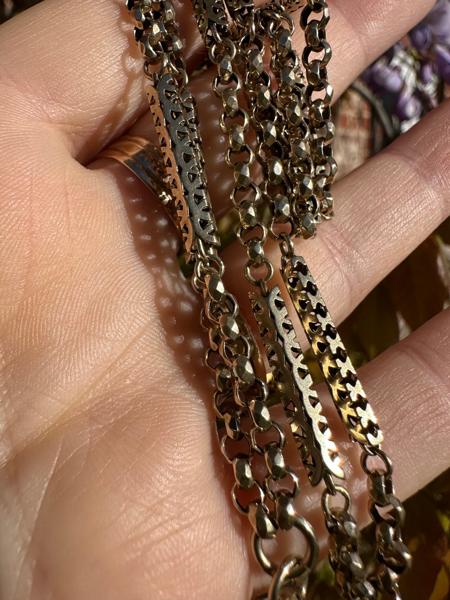 Antique 9ct Gold Fancy Bar and faceted Belcher chain with screw top dogclip
