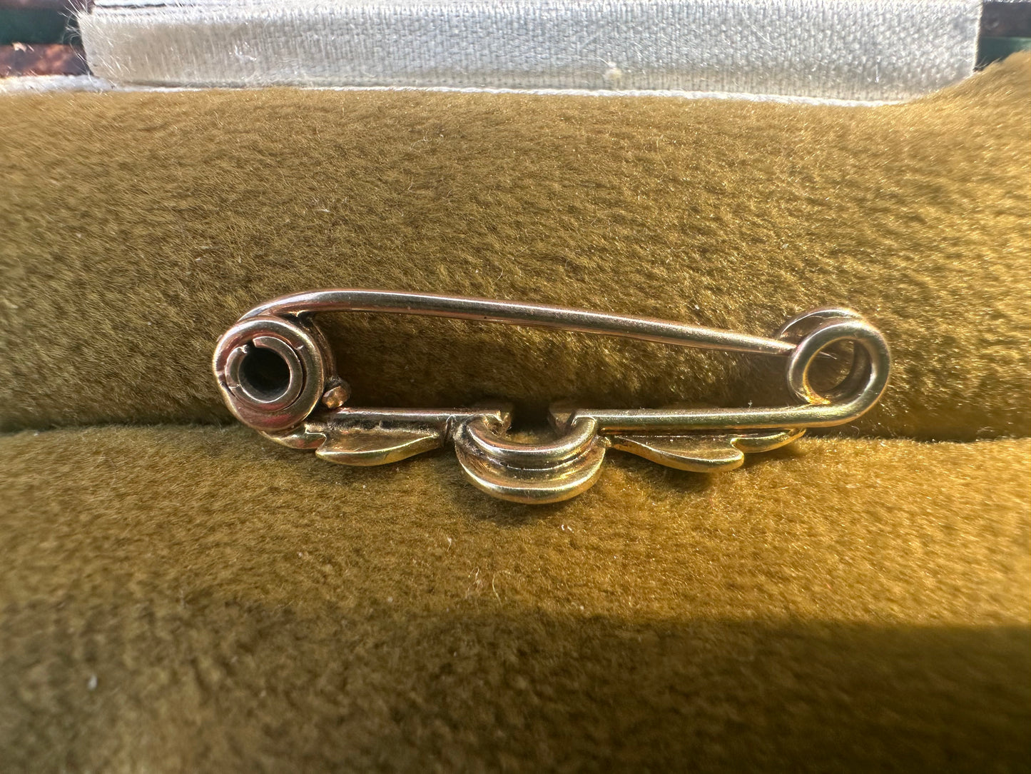 Victorian 15ct Seed Pearl Horseshoe brooch with 9ct gold pin