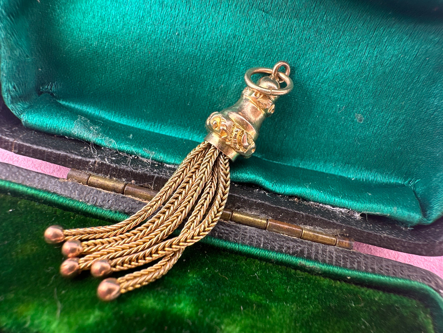 Antique 9ct Gold Tassel pendant
