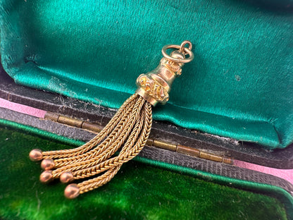 Antique 9ct Gold Tassel pendant