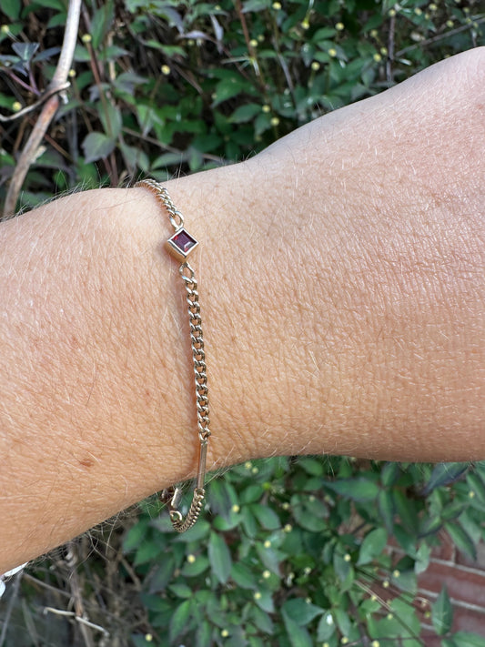 Vintage 9ct Gold Garnet and Bar station bracelet