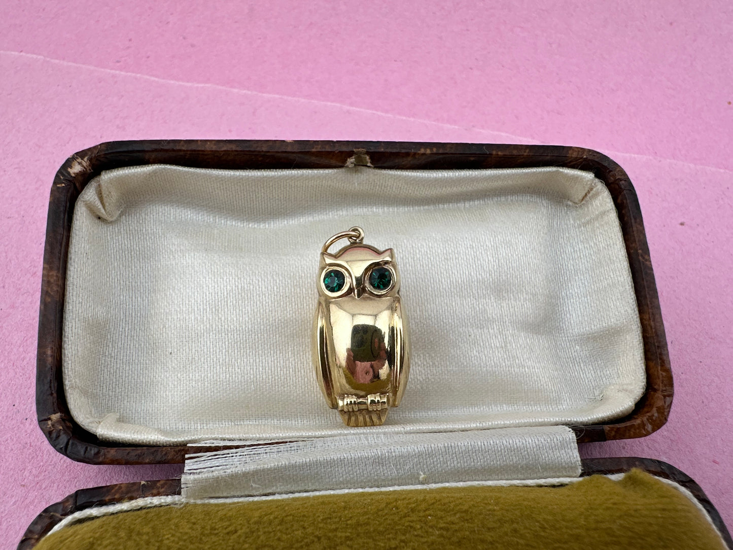 Vintage 9ct Gold Owl charm with green past eyes