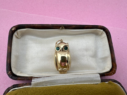 Vintage 9ct Gold Owl charm with green past eyes