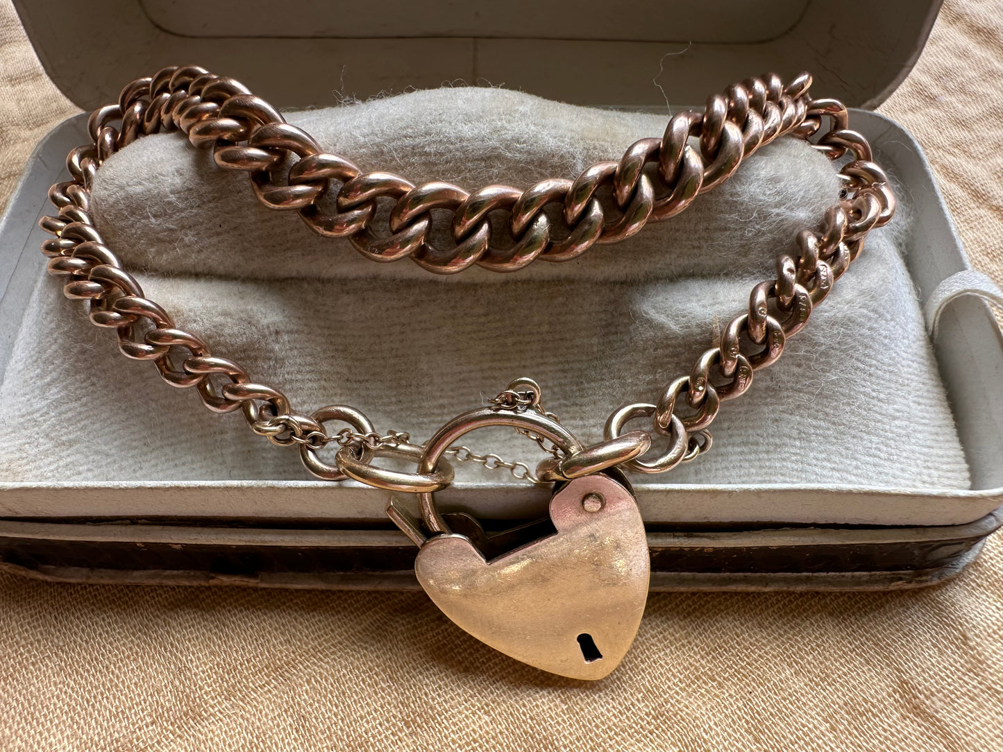 Antique 9ct Gold Graduated Curb bracelet with large heart padlock