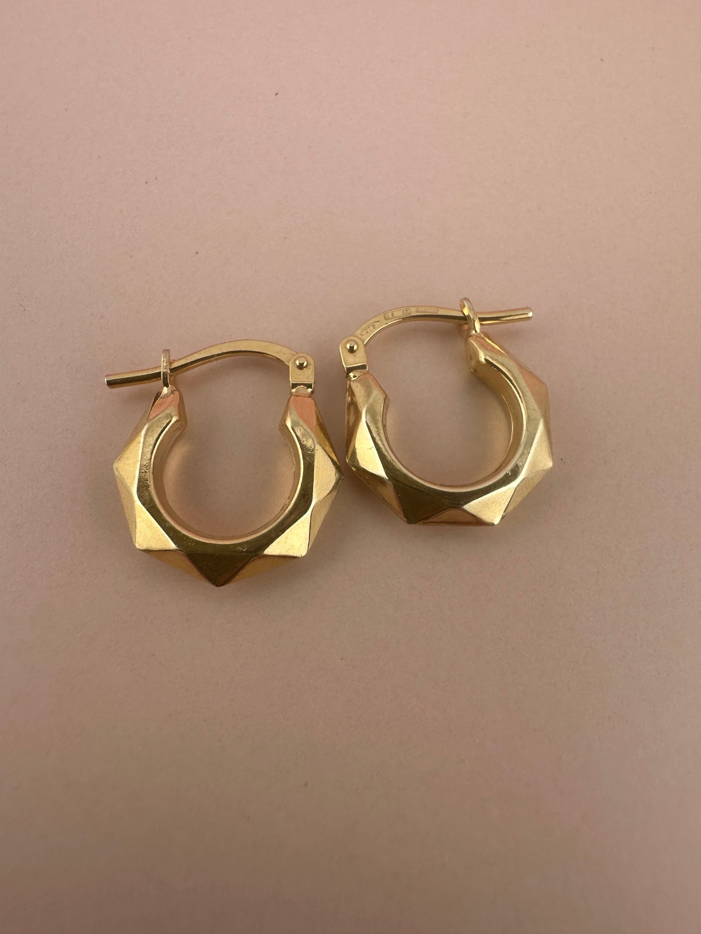 Vintage 9ct UnoAerre faceted hoops