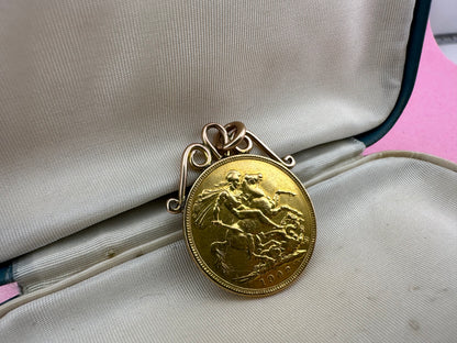 22ct Gold 1902 Full Sovereign with 9ct gold mount