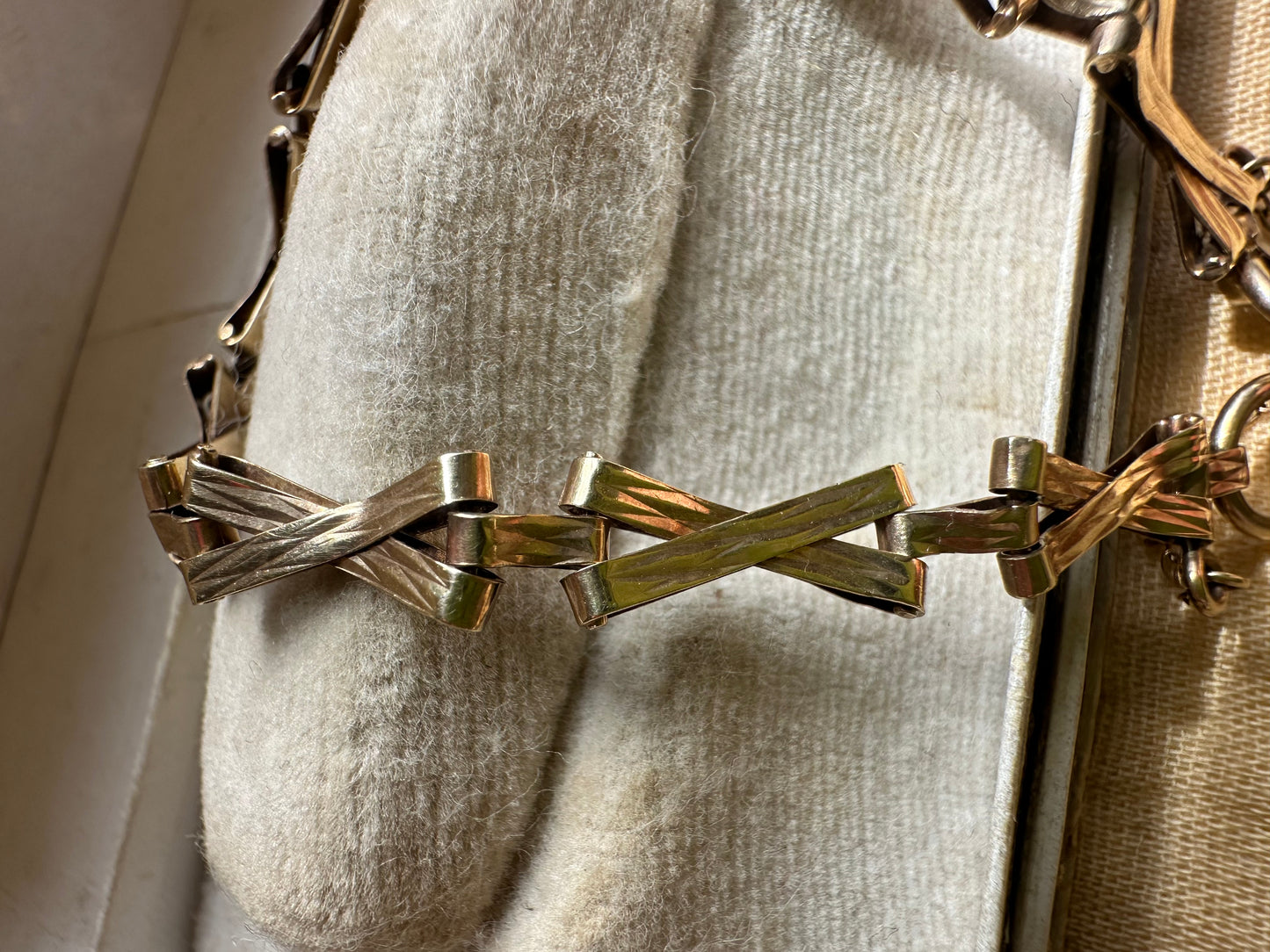 Vintage X ‘Kiss’ Gate Bracelet with patterned heart padlock