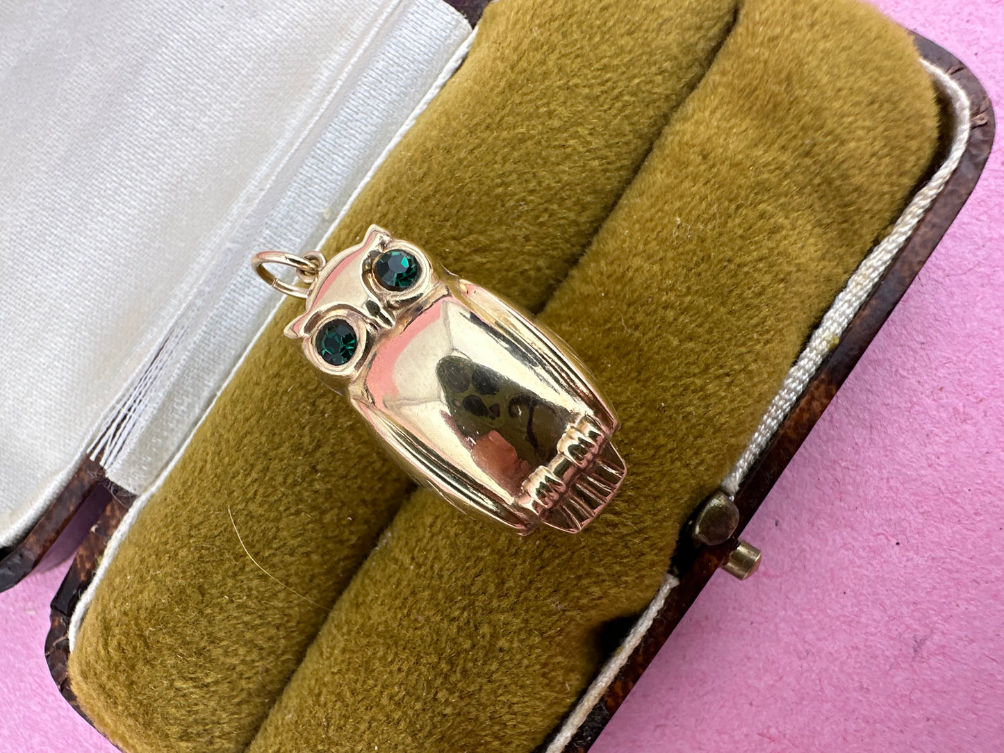 Vintage 9ct Gold Owl charm with green past eyes